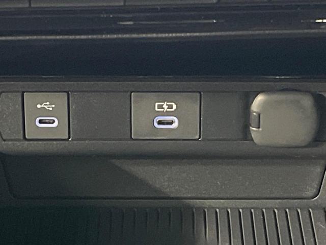 プリウス Ｚ　４ＷＤ　全周囲カメラ　衝突被害軽減システム　レーダークルーズ　禁煙車　電動リアゲート　レザーシート　前席シートエアコン　パワーシート　コーナーセンサー　スマートキー　ＬＥＤヘッド（47枚目）