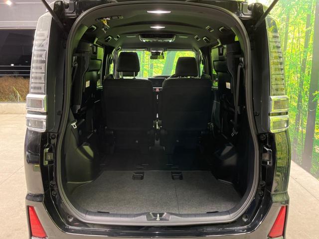 ヴォクシー ハイブリッドＺＳ　煌　両側電動ドア　バックカメラ　衝突被害軽減システム　禁煙車　スマートキー　ＬＥＤヘッド　ビルトインＥＴＣ　クルコン　車線逸脱警報　オートライト　デュアルエアコン　リアエアコン　Ｂｌｕｅｔｏｏｔｈ　ＣＤ（11枚目）