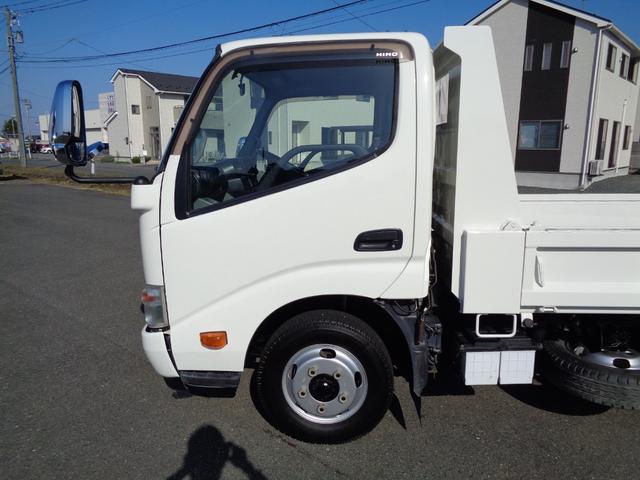 デュトロ 全低床強化ダンプ　２ｔ／全低床強化ダンプ／走行５万キロ台／５速マニュアル／メッキパーツ／保証付き販売車両／最大積載量２０００ｋｇ（8枚目）