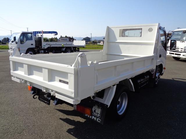 デュトロ 全低床強化ダンプ　２ｔ／全低床強化ダンプ／走行５万キロ台／５速マニュアル／メッキパーツ／保証付き販売車両／最大積載量２０００ｋｇ（13枚目）
