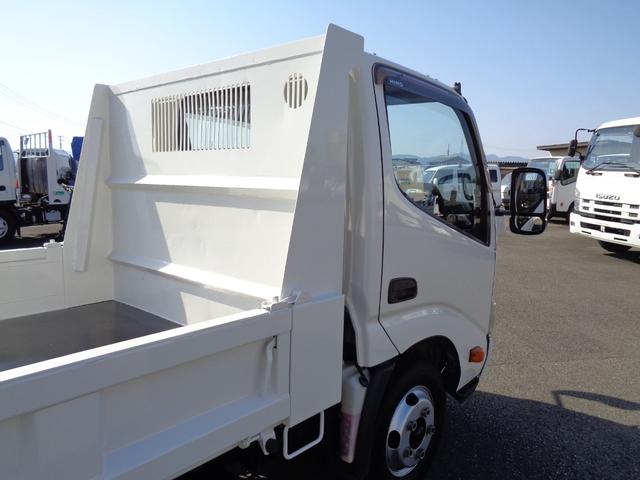 デュトロ 全低床強化ダンプ　２ｔ／全低床強化ダンプ／走行５万キロ台／５速マニュアル／メッキパーツ／保証付き販売車両／最大積載量２０００ｋｇ（16枚目）