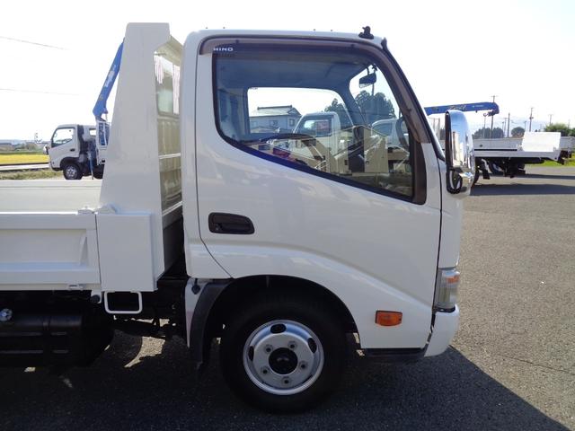 デュトロ 全低床強化ダンプ　２ｔ／全低床強化ダンプ／走行５万キロ台／５速マニュアル／メッキパーツ／保証付き販売車両／最大積載量２０００ｋｇ（17枚目）