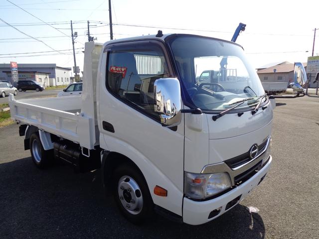 デュトロ 全低床強化ダンプ　２ｔ／全低床強化ダンプ／走行５万キロ台／５速マニュアル／メッキパーツ／保証付き販売車両／最大積載量２０００ｋｇ（18枚目）