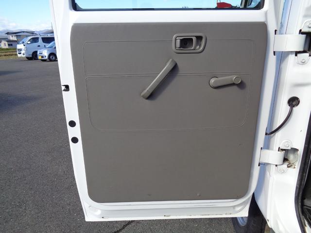 キャンターガッツ Wキャブ/6人乗り/4WD/リアシングルタイヤ/5速マニュアル/リアヒーター/キーレス/ETC/内外装クリーニング済/保証付き販売車両/(28枚目)
