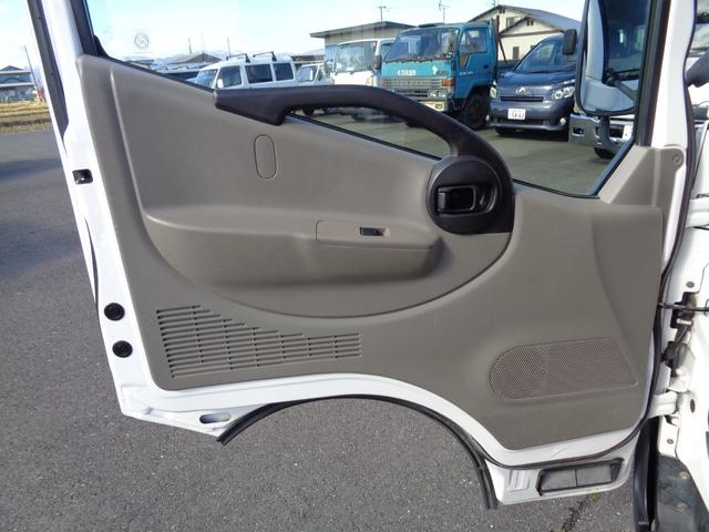 キャンターガッツ Wキャブ/6人乗り/4WD/リアシングルタイヤ/5速マニュアル/リアヒーター/キーレス/ETC/内外装クリーニング済/保証付き販売車両/(31枚目)