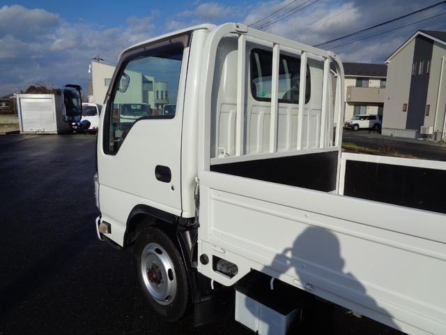 エルフトラック 1.5t/4WD/平ボディ/リアシングルタイヤ/オートマ/10尺平ボディ/関東仕入れ/内外装クリーニング済/保証付き販売車両(9枚目)