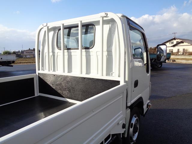 エルフトラック 1.5t/4WD/平ボディ/リアシングルタイヤ/オートマ/10尺平ボディ/関東仕入れ/内外装クリーニング済/保証付き販売車両(16枚目)