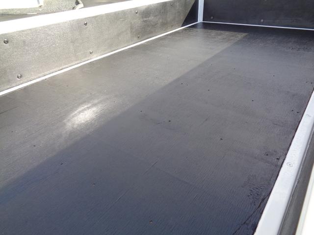 エルフトラック 1.5t/4WD/平ボディ/リアシングルタイヤ/オートマ/10尺平ボディ/関東仕入れ/内外装クリーニング済/保証付き販売車両(22枚目)