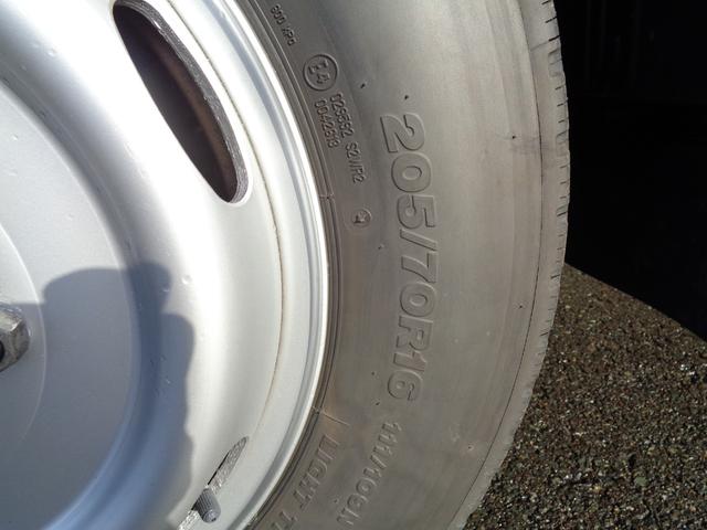 エルフトラック 1.5t/4WD/平ボディ/リアシングルタイヤ/オートマ/10尺平ボディ/関東仕入れ/内外装クリーニング済/保証付き販売車両(64枚目)