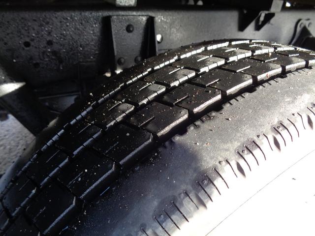 エルフトラック 1.5t/4WD/平ボディ/リアシングルタイヤ/オートマ/10尺平ボディ/関東仕入れ/内外装クリーニング済/保証付き販売車両(68枚目)