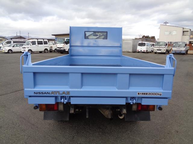 アトラストラック 　２ｔ／全低床強化ダンプ／５速マニュアル／煤焼き不要／関東仕入れ／メッキパーツ／外装塗装仕上げ／ルームクリーニング済み／保証付き販売車両／（12枚目）