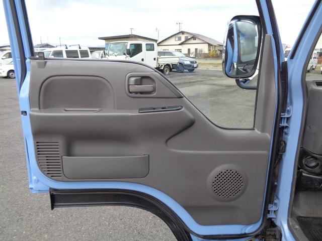 アトラストラック 　２ｔ／全低床強化ダンプ／５速マニュアル／煤焼き不要／関東仕入れ／メッキパーツ／外装塗装仕上げ／ルームクリーニング済み／保証付き販売車両／（23枚目）