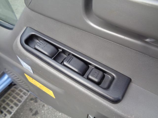 アトラストラック 　２ｔ／全低床強化ダンプ／５速マニュアル／煤焼き不要／関東仕入れ／メッキパーツ／外装塗装仕上げ／ルームクリーニング済み／保証付き販売車両／（28枚目）