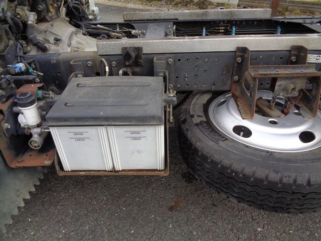 アトラストラック 　２ｔ／全低床強化ダンプ／５速マニュアル／煤焼き不要／関東仕入れ／メッキパーツ／外装塗装仕上げ／ルームクリーニング済み／保証付き販売車両／（48枚目）