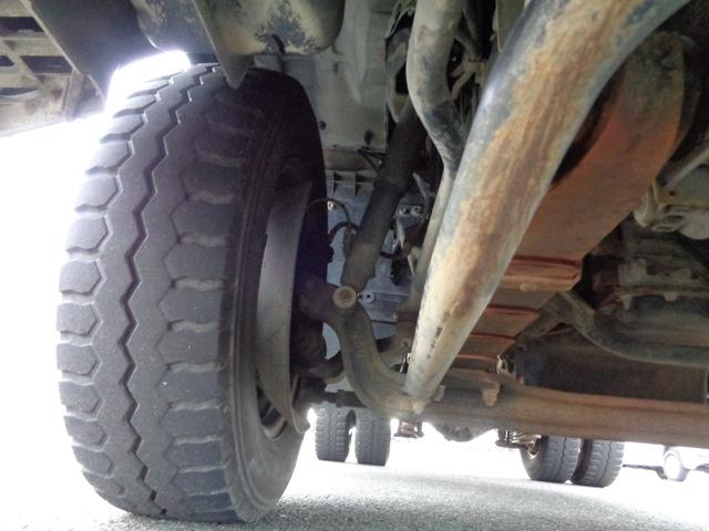 アトラストラック 　２ｔ／全低床強化ダンプ／５速マニュアル／煤焼き不要／関東仕入れ／メッキパーツ／外装塗装仕上げ／ルームクリーニング済み／保証付き販売車両／（64枚目）