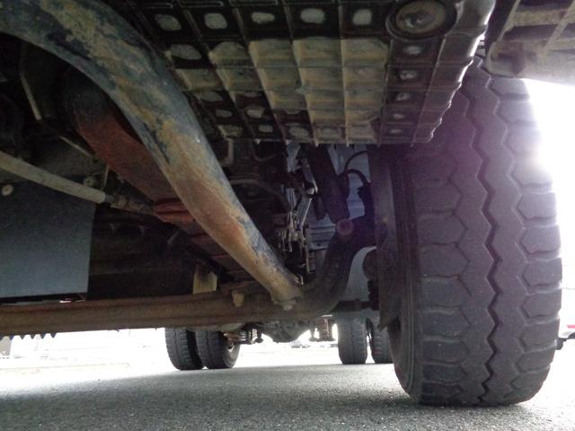 アトラストラック 　２ｔ／全低床強化ダンプ／５速マニュアル／煤焼き不要／関東仕入れ／メッキパーツ／外装塗装仕上げ／ルームクリーニング済み／保証付き販売車両／（65枚目）