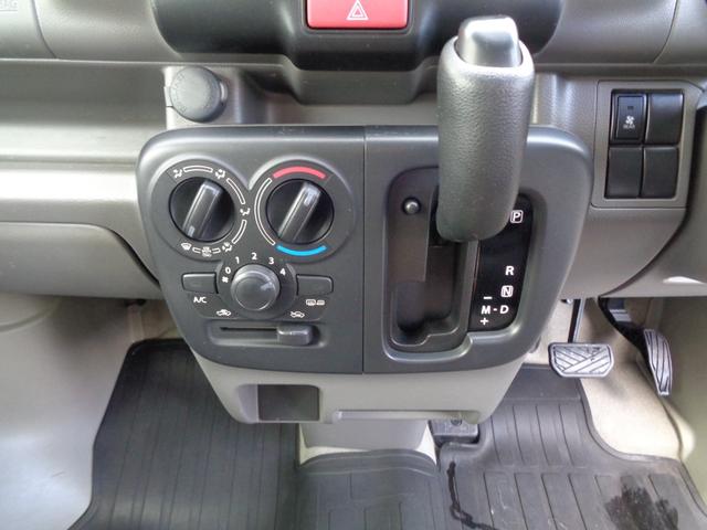 ミニキャブバン ブラボー 4WD/オートマ/キーレス/走行3万キロ台/禁煙車/リアヒーター/上級グレード/モケットシート/内外装クリーニング済/保証付き販売車両(13枚目)