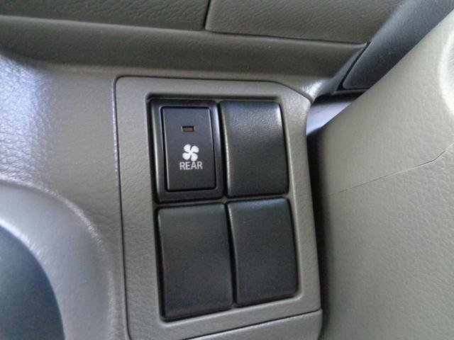 ミニキャブバン ブラボー 4WD/オートマ/キーレス/走行3万キロ台/禁煙車/リアヒーター/上級グレード/モケットシート/内外装クリーニング済/保証付き販売車両(15枚目)