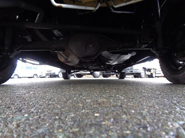 ミニキャブバン ブラボー 4WD/オートマ/キーレス/走行3万キロ台/禁煙車/リアヒーター/上級グレード/モケットシート/内外装クリーニング済/保証付き販売車両(19枚目)