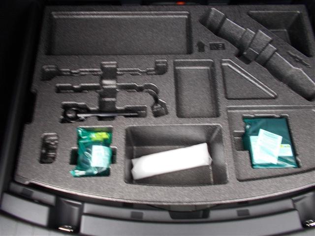 カローラツーリング ハイブリッド　Ｇ　４ＷＤ　寒冷地　衝突被害軽減システム　メモリーナビ　バックカメラ　フルセグ　スマートキー　オートクルーズコントロール　ＥＴＣ　盗難防止装置　キーレス　横滑り防止機能　ハイブリッド（15枚目）