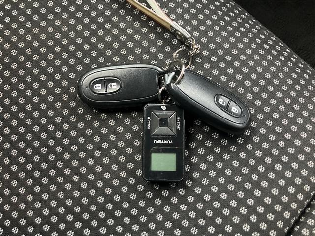 アルトラパン Xリミテッド ナビ TV HID スマートキー ベンチシート CVT 盗難防止システム ABS CD アルミホイール 衝突安全ボディ エアコン パワーステアリング パワーウィンドウ(11枚目)