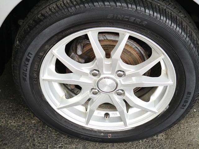 綺麗は足元から！タイヤ、ホイールも落とせる汚れはしっかりと磨いてからご納車致します。ツヤのあるタイヤは気持ちがいいですね♪