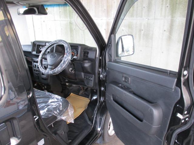 ハイゼットカーゴ ＤＸ　ＳＡＩＩＩ　純正ラジオ　パートタイム切り替え４ＷＤ　衝突被害軽減スマートアシスト　トラクションコントロール　キーレスキー　ヘッドライトレベライザー　Ａストップ　室内消臭抗菌ルームクリーニング済み　整備保証付（17枚目）