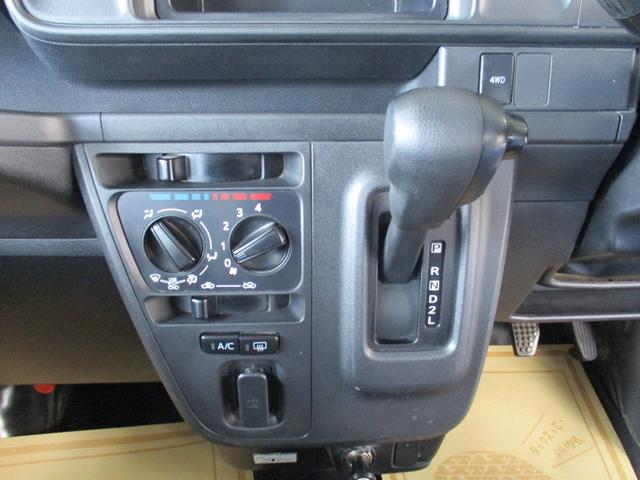 ハイゼットカーゴ ＤＸ　ＳＡＩＩＩ　純正ラジオ　パートタイム切り替え４ＷＤ　衝突被害軽減スマートアシスト　トラクションコントロール　キーレスキー　ヘッドライトレベライザー　Ａストップ　室内消臭抗菌ルームクリーニング済み　整備保証付（27枚目）