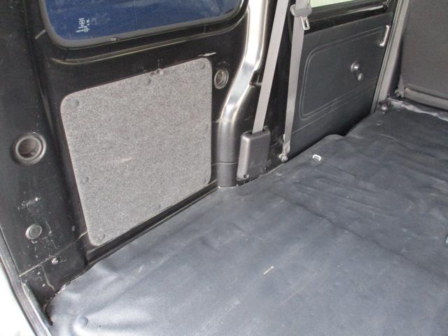 ハイゼットカーゴ ＤＸ　ＳＡＩＩＩ　純正ラジオ　パートタイム切り替え４ＷＤ　衝突被害軽減スマートアシスト　トラクションコントロール　キーレスキー　ヘッドライトレベライザー　Ａストップ　室内消臭抗菌ルームクリーニング済み　整備保証付（43枚目）