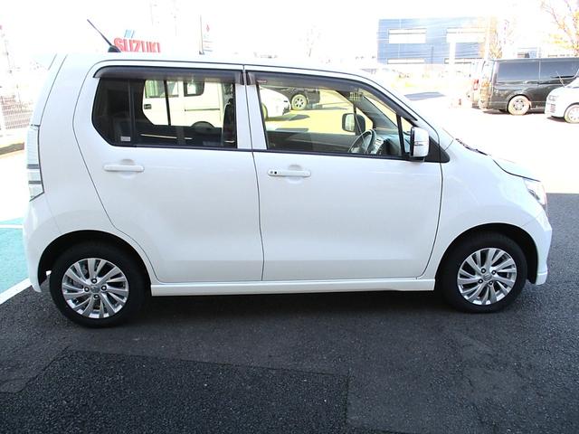 ワゴンＲ ＦＺ　純正ＣＤオーディオ　衝突被害軽減レーダーブレーキ　トラクションコントロール　スマートキー＆プッシュスタート　ＨＩＤヘッドライト　純正１４インチアルミ　消臭抗菌ルームクリーニング済み　車検整備保証付（11枚目）