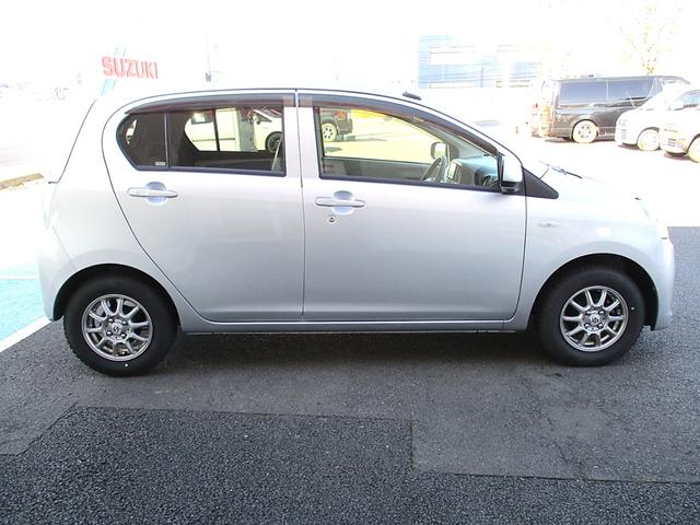 ミライース Ｘ　メモリアルエディション　ケンウッドフルセグＴＶナビ　バックカメラ　社外アルミホイール　ヘッドライトレベライザー　アイドリングストップ　ＵＶカット＆プライバシーガラス　消臭抗菌ルームクリーニング済み　車検整備保証付（11枚目）