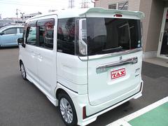 展示前には、ホイールの歪みやタイヤの状態もしっかりチェック！！ミゾのないすり減ってるタイヤやヒビの多いタイヤではご納車致しません。しっかりと、安全基準をクリアしたタイヤでのご納車をさせて頂きます！！ 6