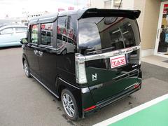 展示前には、ホイールの歪みやタイヤの状態もしっかりチェック！！ミゾのないすり減ってるタイヤやヒビの多いタイヤではご納車致しません。しっかりと、安全基準をクリアしたタイヤでのご納車をさせて頂きます！！ 6