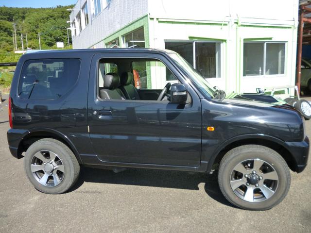 ジムニー クロスアドベンチャーＸＣ　４ＷＤ　ターボ車　革シート　シートヒーター　革巻きステアリング　５速ＭＴ　ＥＴＣ（8枚目）