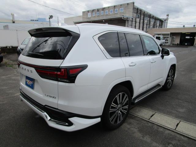 ＬＸ ＬＸ６００　ＯＰリアエンターテインメイトシステム　ＯＰ２２インチアルミ　ＯＰマークロビンソンリファレンスサラウンドシステム　ＯＰモデリスタエアロ　サンルーフ　ワイヤレス充電　クールボックス　Ｐバックドア　３６０Ｃ（8枚目）