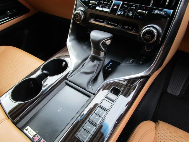 ＬＸ ＬＸ６００　ＯＰリアエンターテインメイトシステム　ＯＰ２２インチアルミ　ＯＰマークロビンソンリファレンスサラウンドシステム　ＯＰモデリスタエアロ　サンルーフ　ワイヤレス充電　クールボックス　Ｐバックドア　３６０Ｃ（11枚目）