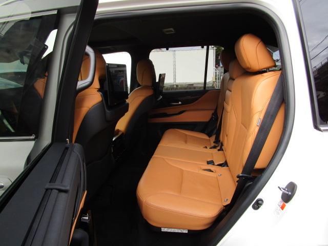 ＬＸ ＬＸ６００　ＯＰリアエンターテインメイトシステム　ＯＰ２２インチアルミ　ＯＰマークロビンソンリファレンスサラウンドシステム　ＯＰモデリスタエアロ　サンルーフ　ワイヤレス充電　クールボックス　Ｐバックドア　３６０Ｃ（14枚目）