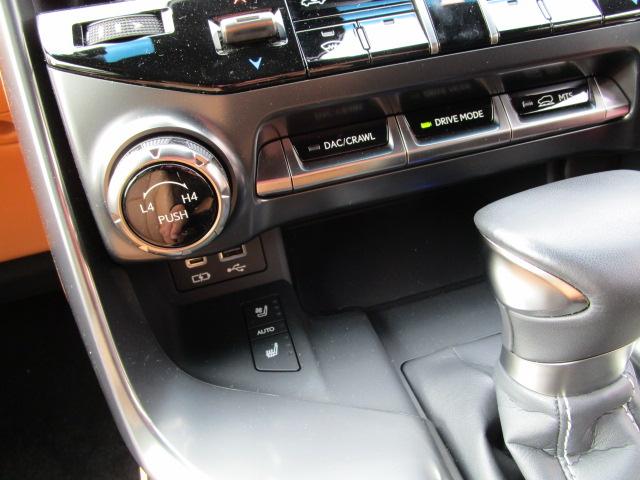 ＬＸ ＬＸ６００　ＯＰリアエンターテインメイトシステム　ＯＰ２２インチアルミ　ＯＰマークロビンソンリファレンスサラウンドシステム　ＯＰモデリスタエアロ　サンルーフ　ワイヤレス充電　クールボックス　Ｐバックドア　３６０Ｃ（24枚目）