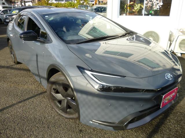 プリウス Ｕ　４ＷＤ　１オーナー車　１２．３インチディスプレイオーディオ　フルセグＴＶ　パノラミックビューモニター　Ｂｌｕｅｔｏｏｔｈ接続　プリクラッシュ　ドラレコ前後　シートヒーター　パーキングアシスト　禁煙車（2枚目）