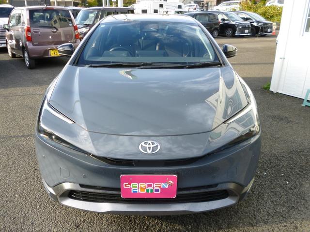 プリウス Ｕ　４ＷＤ　１オーナー車　１２．３インチディスプレイオーディオ　フルセグＴＶ　パノラミックビューモニター　Ｂｌｕｅｔｏｏｔｈ接続　プリクラッシュ　ドラレコ前後　シートヒーター　パーキングアシスト　禁煙車（4枚目）