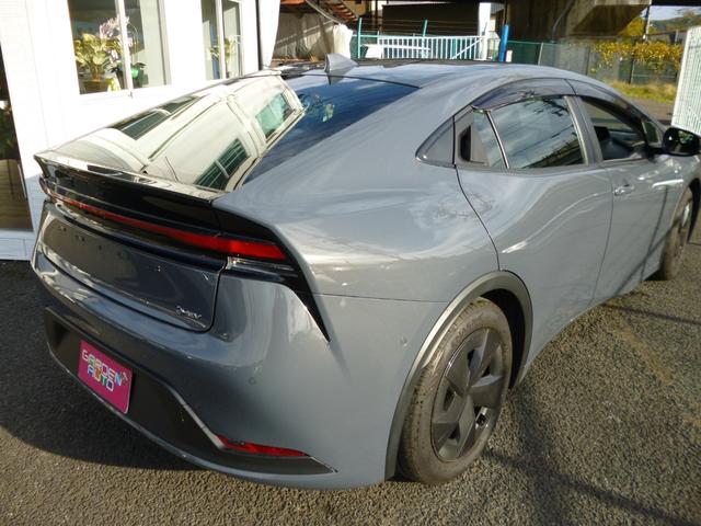 プリウス Ｕ　４ＷＤ　１オーナー車　１２．３インチディスプレイオーディオ　フルセグＴＶ　パノラミックビューモニター　Ｂｌｕｅｔｏｏｔｈ接続　プリクラッシュ　ドラレコ前後　シートヒーター　パーキングアシスト　禁煙車（7枚目）