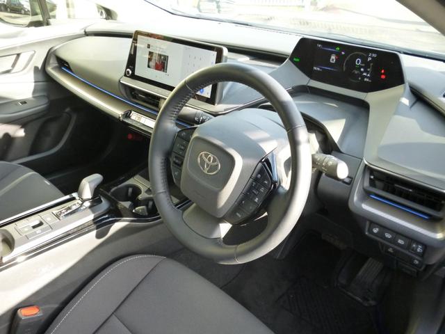 プリウス Ｕ　４ＷＤ　１オーナー車　１２．３インチディスプレイオーディオ　フルセグＴＶ　パノラミックビューモニター　Ｂｌｕｅｔｏｏｔｈ接続　プリクラッシュ　ドラレコ前後　シートヒーター　パーキングアシスト　禁煙車（9枚目）