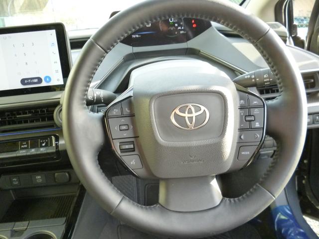 プリウス Ｕ　４ＷＤ　１オーナー車　１２．３インチディスプレイオーディオ　フルセグＴＶ　パノラミックビューモニター　Ｂｌｕｅｔｏｏｔｈ接続　プリクラッシュ　ドラレコ前後　シートヒーター　パーキングアシスト　禁煙車（10枚目）