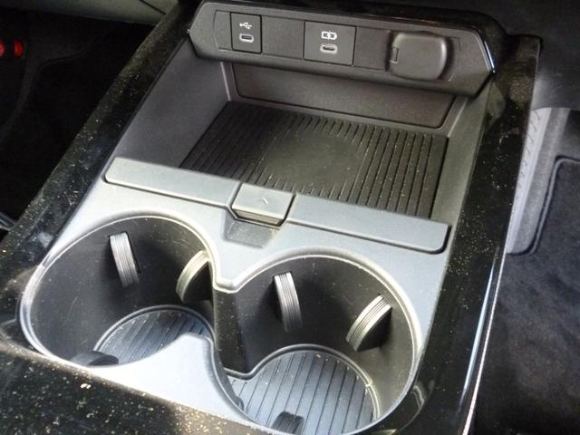 プリウス Ｕ　４ＷＤ　１オーナー車　１２．３インチディスプレイオーディオ　フルセグＴＶ　パノラミックビューモニター　Ｂｌｕｅｔｏｏｔｈ接続　プリクラッシュ　ドラレコ前後　シートヒーター　パーキングアシスト　禁煙車（16枚目）