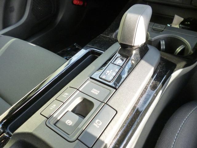 プリウス Ｕ　４ＷＤ　１オーナー車　１２．３インチディスプレイオーディオ　フルセグＴＶ　パノラミックビューモニター　Ｂｌｕｅｔｏｏｔｈ接続　プリクラッシュ　ドラレコ前後　シートヒーター　パーキングアシスト　禁煙車（17枚目）