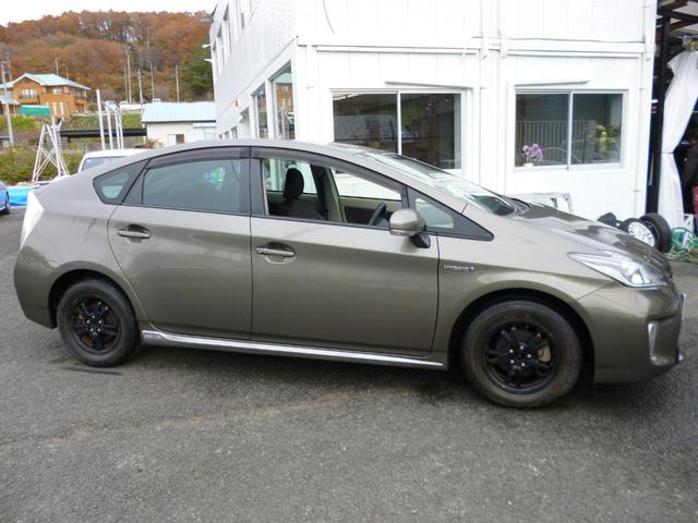 プリウス Ｓ　後期モデル　社外ナビ　フルセグＴＶ　バックモニター　Ｂｌｕｅｔｏｏｔｈ接続　レザーシート　ビルトインＥＴＣ　ＨＩＤライト（8枚目）