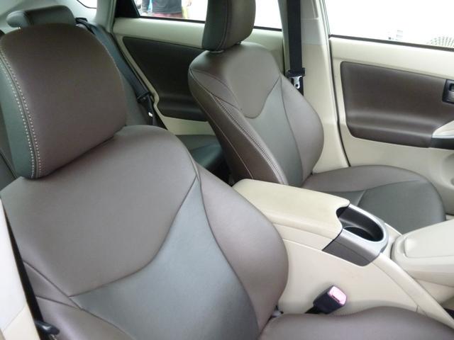 プリウス Ｓ　後期モデル　社外ナビ　フルセグＴＶ　バックモニター　Ｂｌｕｅｔｏｏｔｈ接続　レザーシート　ビルトインＥＴＣ　ＨＩＤライト（19枚目）