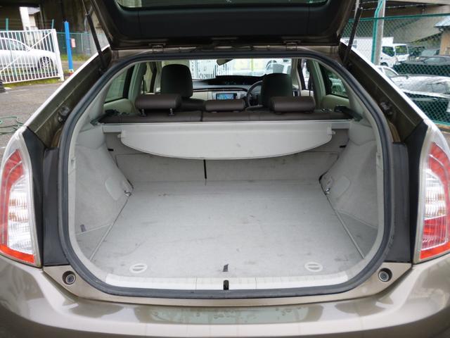 プリウス Ｓ　後期モデル　社外ナビ　フルセグＴＶ　バックモニター　Ｂｌｕｅｔｏｏｔｈ接続　レザーシート　ビルトインＥＴＣ　ＨＩＤライト（21枚目）