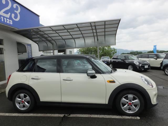 ＭＩＮＩ クーパー　ワンオーナー車・純正ＨＤＤナビ・純正ＡＷ・キーフリー・ＥＴＣ（9枚目）