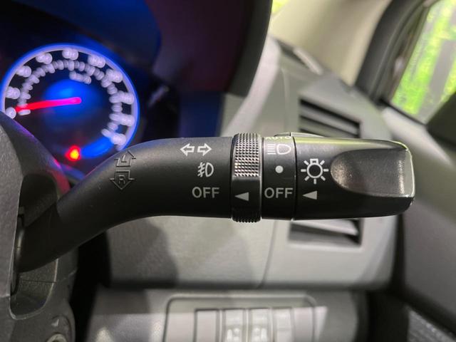 ＭＰＶ ２３Ｓ　両側電動スライドドア　禁煙車　純正ナビ　衝突軽減装置　ＥＴＣ　Ｂｌｕｅｔｏｏｔｈ　フルセグ　リモコンキー　純正革巻きステアリング　ステアリングスイッチ　ＨＩＤヘッドライト　デュアルオートエアコン（8枚目）